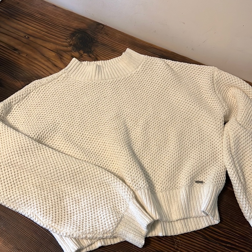 NWOT women’s Hollister cropped sweater